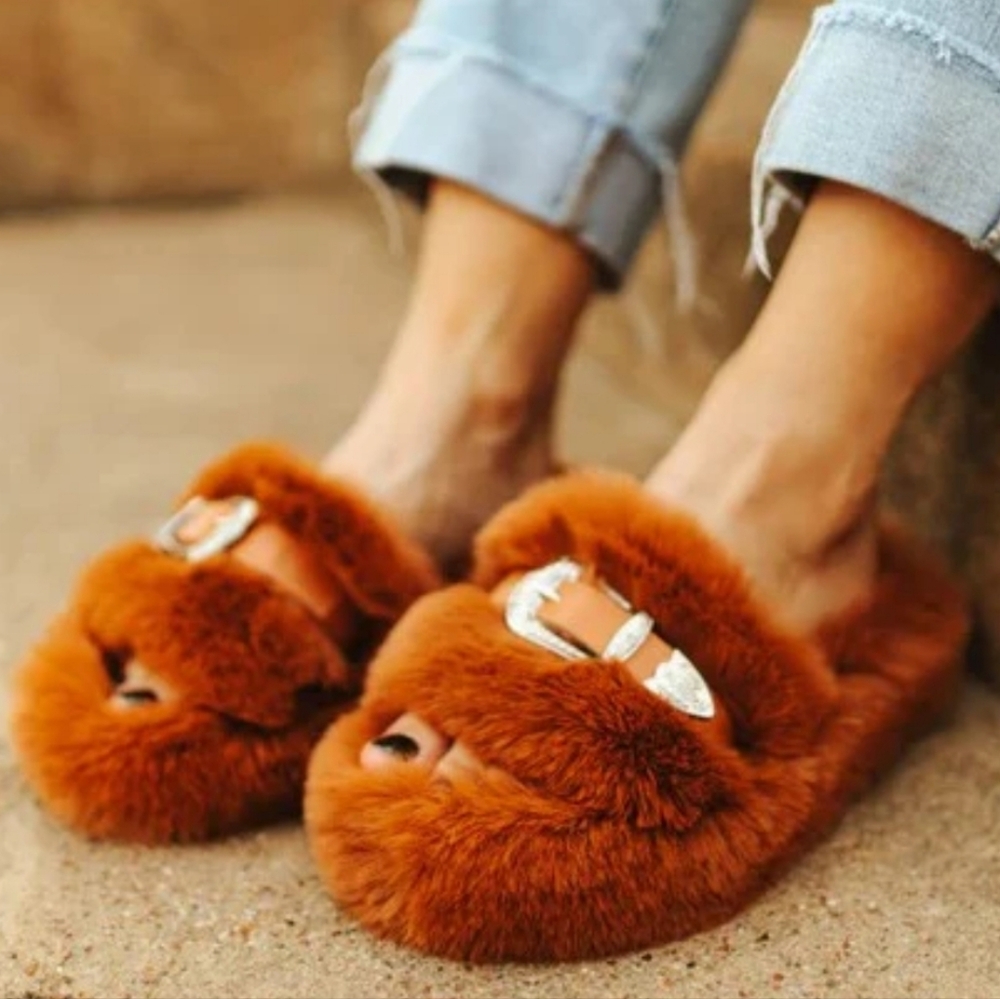 NWT 2 Fly Co. Home Buckles- Saddle Tan Faux Fur Western Slippers in Brown 7/8
